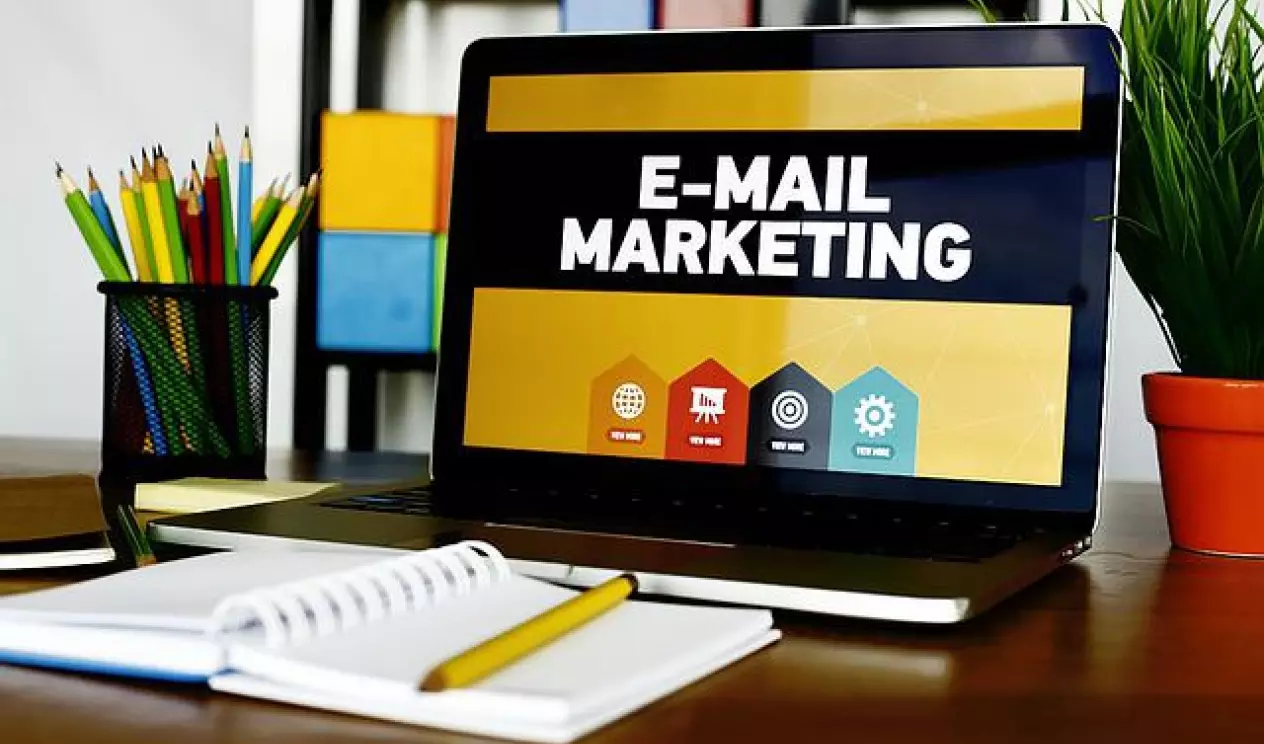 e-mailing